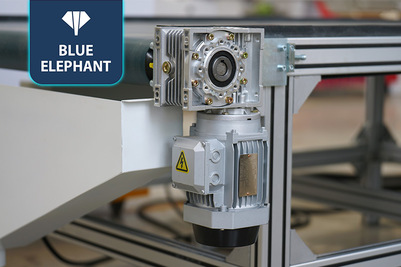 直排換刀加工中心+上下料貼標(biāo)